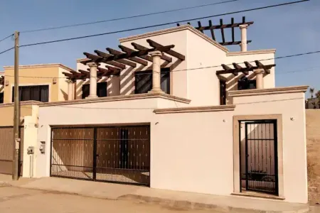 Stand Alone 2-Bedroom Villa / Private Pool / Todos Santos,Short walk to Downtown Отели рядом с достопримечательностью «La Sonrisa de la Muerte»