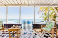 Beachfront relaxing house, listening Sound the sea