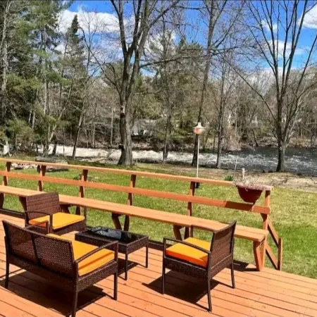 The Chanting River Nest. Snowmobile/Atv Trail Across St. Pet-Friendly!
