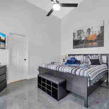 LUXURY HOME!! 4BEDS/3B. PRIVATE POOL! Rooms