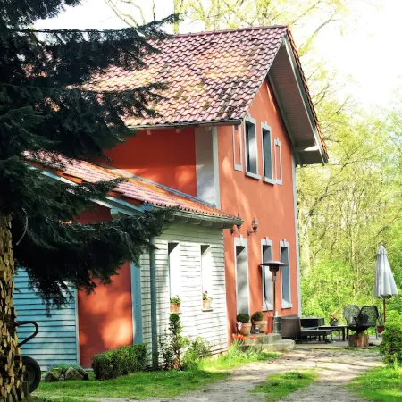 Old forester's house in the nature park, surrounding area of Berlin, own terrace, sauna, WiFi