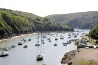 Glenside Cottage with private hot tub Hotels in Solva