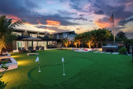 Oceanfront 6bed with game room, hot tub and fire pit