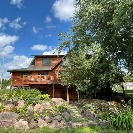 Charming 3,800 sq feet log house in Waupaca County.