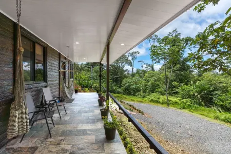 Casa Familia-Pura Vidaville. Private Modern Cabin w/ AC & Fiber Wi-Fi. Near Park