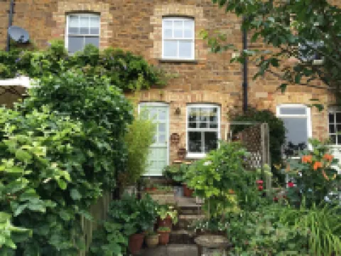 Quiet s/c cottage with garden 5 minutes walk to the centre of Uppingham Hotels in 