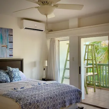 1 bedroom private villa located at beautiful Long Bay beach, Tortola full A/C. Hotels in 
