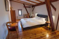 Family-friendly holiday home with a large playroom and garden. Pet-friendly! Hotels in Janowice Wielkie