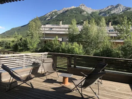 Garden apartment, Large terrace, Close to pistes