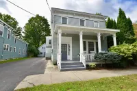 Walk Everywhere! Location Between Broadway and Racetrack