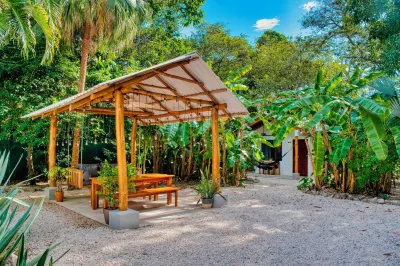 "Casa Bonita" Spacious 5BR with Pool! 5 min Walk to Beach!