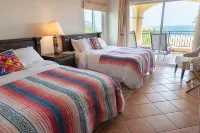Beach Front Mañanitas 2 Bedroom Condo w/Spectacular Views! Free WiFi & Netflix!