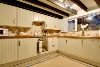 Puffins Cottage, Rock is very close to the beach, parking for 3 cars and garden.