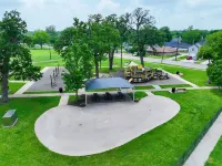 Bluebonnet Cottage Duplex in Downtown Denison--Perfect Blend of Charm & Comfort Hotels in Denison