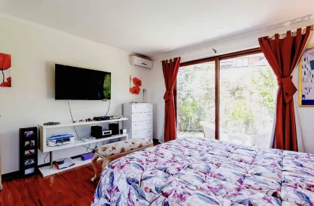 Lux Big House &Garden Las Condes peace in the city Отели рядом с достопримечательностью «Clinica Las Condes»