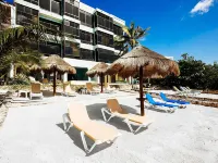 Amazing View Oceanfront with 2 pools, Daily Housekeeping Hotels in Akumal