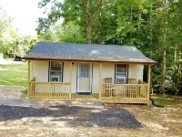 Tiny House - 6 miles from Averett University and 5.4 miles from Caesars Virginia
