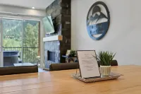 Modern and Stylish Condo with Mountain Views