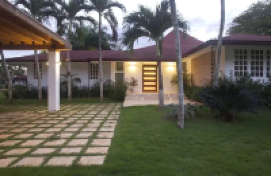 Modern villa with great golf view and outside gazebo Hotel a 