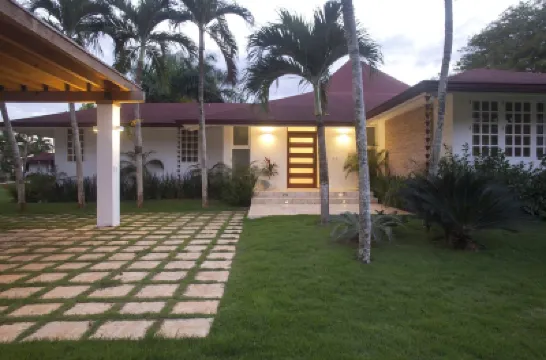 Modern villa with great golf view and outside gazebo Hotels in 