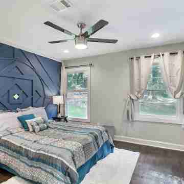 Designer 5 Bedroom with Backyard Downtown ATL Rooms