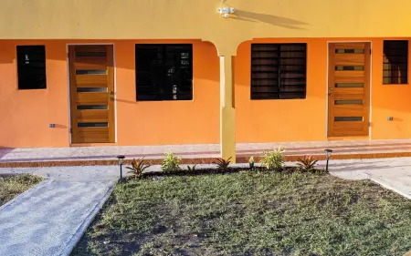 Charming 1-bedroom apartment within St. John’s Отели в г. Osbourn