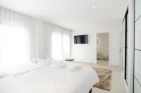 The Penthouse - Private Heated Pool and Sea View Terrace