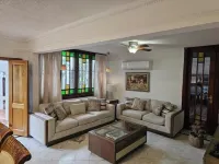 Bright, big, pool, 5 min 2 beach