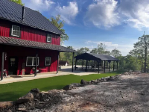 Cozy cabin in our little woodland village - access to pond and meadow