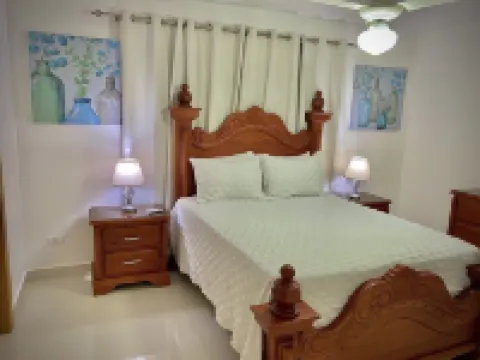 Modern APT Newly Furnished with wifi/pool/gym! โรงแรมใน