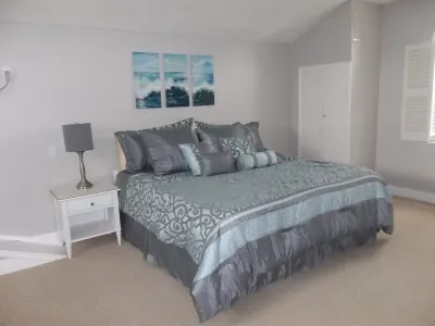 Quiet Culdesac, Golf Course view, 3 Bedroom 2 Bath, Sleeps 8!