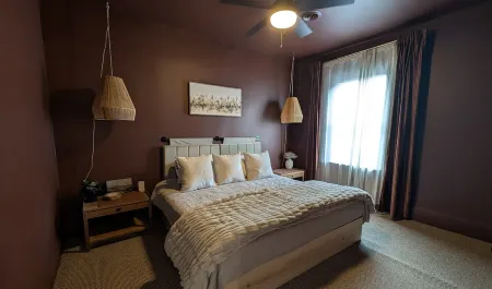 Inn on Main - Downtown Penthouse in Geneva Отели в г. Женева