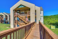 Near Silver Dollar City! Condo with Hot Tub and Lake