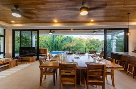 Playa Pelada/N. Guiones Luxury home, 5 min. Walk to Beach and Restaurants