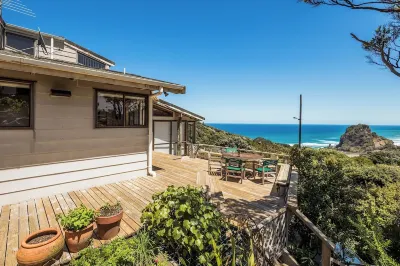Sale Until October - $330.00 Per Night. Hotel in zona Piha Beach