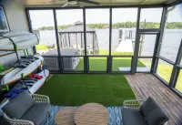 Lakefront Cabin: Fishing, Free Kayak, Jetski, Dock, Swimming, Hot Tub, BBQ,