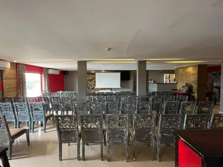 Noble House Hotel Отели рядом с достопримечательностью «Patasi Market»