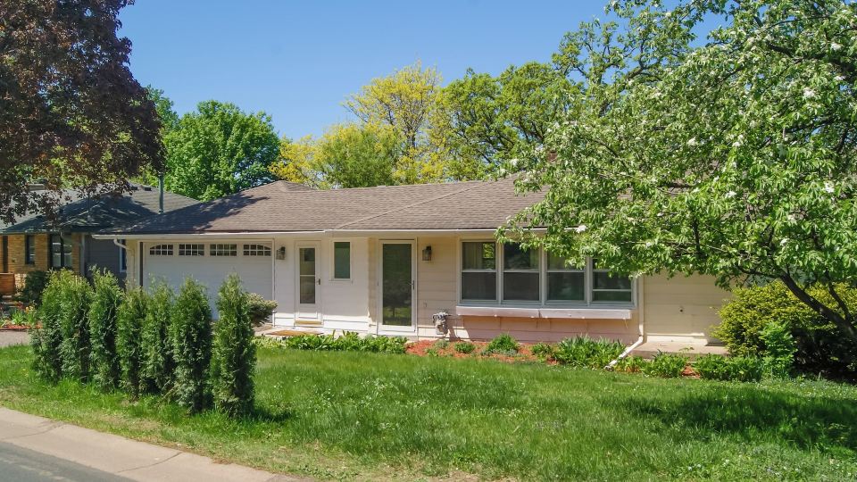 Waterfront Eagle Lake Home w/ Yard & Deck