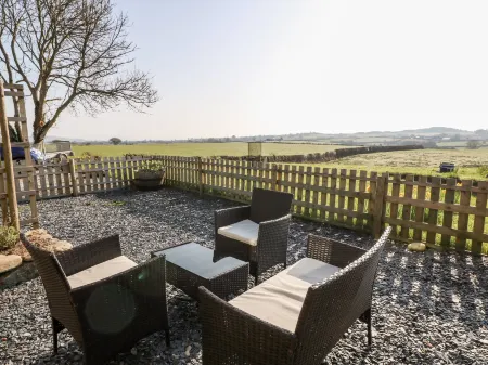 Bwthyn Celyn Отели в г. Лланаелхаерн