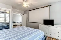 Charming 2 Bedroom with in Home Gym - Bungalows