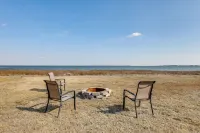 11 Mi to Chincoteague: Atlantic Home w/ Decks! - Homestays