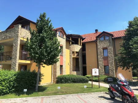 Luxus Golf Apartment Отели в г. Бюк