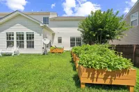 Kid Friendly Park Arcade Fenced Yard Firepit Grill Hotels in Kernersville