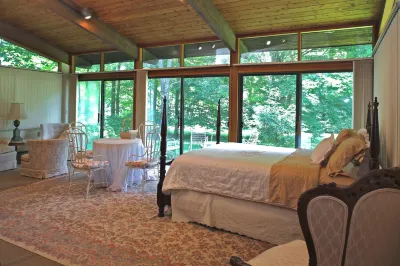 Tanglewood Suites Hotels in Stockbridge