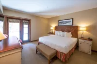 One Bedroom Condo with Large Balcony over Mountaineer Square 1 Condo - No Cleaning Fee! by RedAwning Hotels in Mount Crested Butte