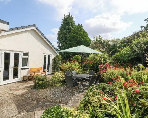 Glan Dwr Hotels in Llanfair-Mathafarn-Eithaf