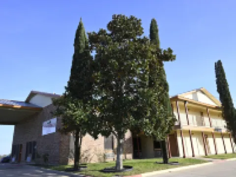 Coachway Inn Hotels in Luling