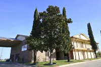 Coachway Inn Hotels in Luling