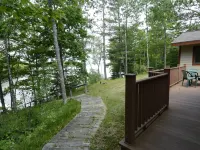 Sunset on the Bay 3 Bedroom Hotel Room by RedAwning Hotels in Lenroot