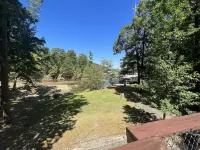 Lake Side Three Bedroom, Two Bath House on Lake Ouachita with Private Hot Tub. by RedAwning Hotels in Mount Ida